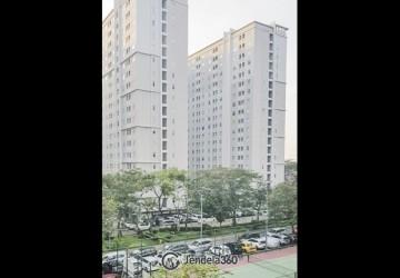 Balcony Peaceful Studio Apartment Low Floor with Lapangan Tenis View at Kalibata City Green Palace