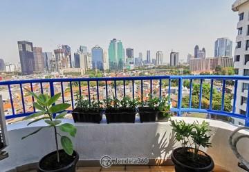 Balcony Middle Floor 2BR Apartment with City View at Park Royal Apartment