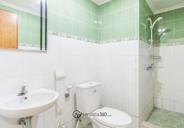 Bathroom High Floor 3BR Apartment with City View (Selatan) View at Casablanca Mansion