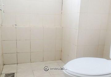 Bathroom Comfortable 3BR Apartment Low Floor with City View at Kalibata City Green Palace