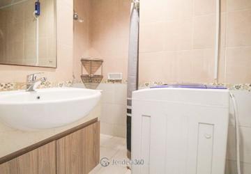 Bathroom High Floor 1BR Apartment with City View (Barat) View at The Boulevard Apartment