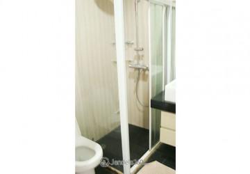 Bathroom Middle Floor 2BR Apartment with City View at Park Royal Apartment