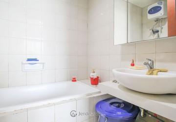 Bathroom 3BR Apartment with Pool View (Selatan) View at Thamrin Residence Apartment