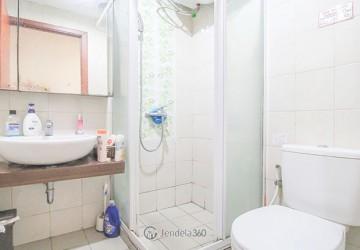 Bathroom 3BR Apartment with Pool View (Selatan) View at Thamrin Residence Apartment