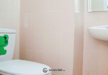 Bathroom Gading Green Hill Apartment 2BR View Swimming Pool (Utara)