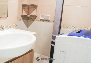 Bathroom High Floor 1BR Apartment with City View (Barat) View at The Boulevard Apartment