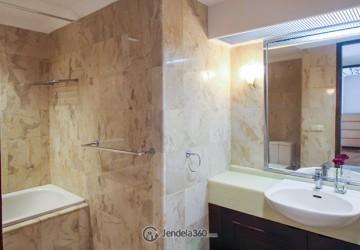 Bathroom 3BR Apartment with City View (Selatan) View at Park Royal Apartment