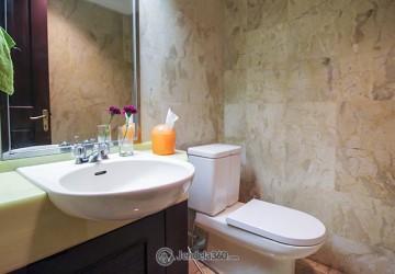 Bathroom 3BR Apartment with City View (Selatan) View at Park Royal Apartment