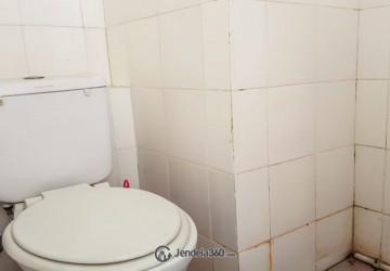 Bathroom Studio Apartment with City View at Gading Nias Apartment