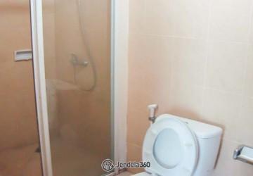 Bathroom Poins Square Apartment 2BR Fully Furnished