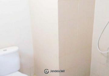 Bathroom 2BR Kalibata City Green Palace Apartment at Middle Floor