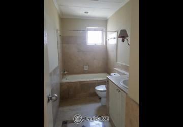 Bathroom Kedoya Elok Apartment 3BR Tower S