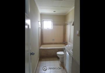 Bathroom Kedoya Elok Apartment 3BR Tower S