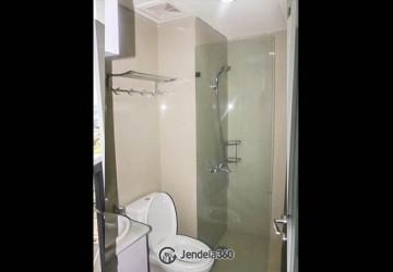 Bathroom Studio Apartment with Pool View at Skyline Paramount Serpong