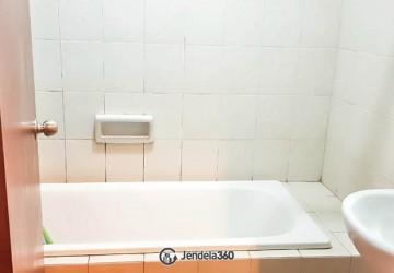 Bathroom 3BR Thamrin Residence Apartment at Tower B