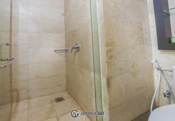 Bathroom 3BR Apartment with City View at Bellagio Residence