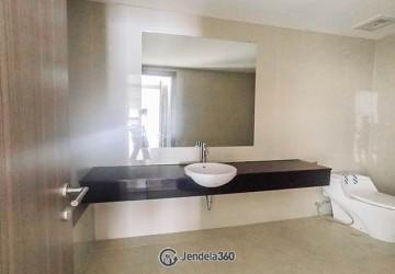 Bathroom 4BR Apartment with City View at ST Moritz Apartment