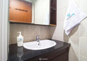 Bathroom Elegant 3BR Apartment at Thamrin Residence Apartment High Floor