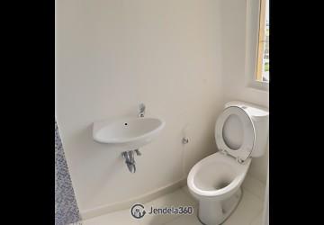Bathroom Studio Apartment with city View at Aeropolis 2 Apartment
