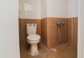 Bathroom 2BR Green Pramuka City Apartment at Tower Magnolia