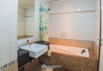 Bathroom Middle Floor 2BR Apartment with City View at Sahid Sudirman Residence