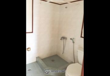 Bathroom 3BR Amartapura Apartment at Tower A