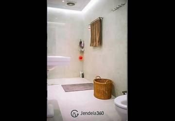 Bathroom Middle Floor 3BR Apartment with City View at Thamrin Residence Apartment