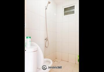 Bathroom Middle Floor 2BR Apartment with City View at Grand Centerpoint Apartment