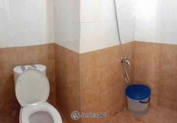 Bathroom Simply Look 2BR Apartment at Green Pramuka City Apartment Tower Scarlet