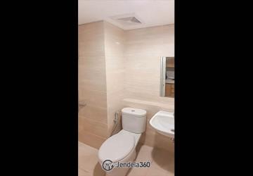 Bathroom Homey Studio Apartment at Springwood Residence Low Floor