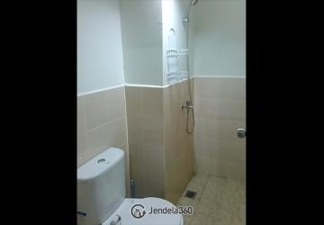 Bathroom Studio Apartment with boulevard View at Podomoro Golf View Apartment