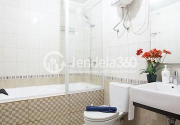 Bathroom Low Floor 2BR Apartment with City View at Sahid Sudirman Residence