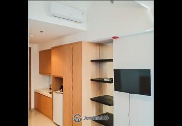 Bedroom Middle Floor Studio Apartment with Garden View at Tree Park City