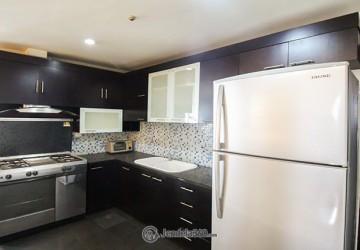 Kitchen Stylish 3BR Apartment at Park Royal Apartment Tower 2