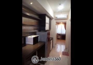 Kitchen Lovely 1BR Apartment Middle Floor with pool view View at Cosmo Terrace - Jakarta Residence Thamrin City