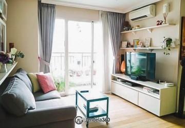 Living Room Middle Floor 3BR Apartment with City View at Thamrin Residence Apartment