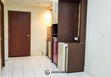 Living Room Modern 2BR Apartment Middle Floor with Kolam Renang View at East Park Apartment
