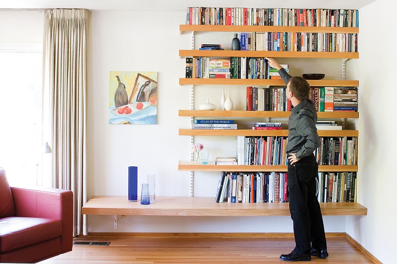 For you book fans, you may be confused in choosing the right bookshelf for a minimalist home