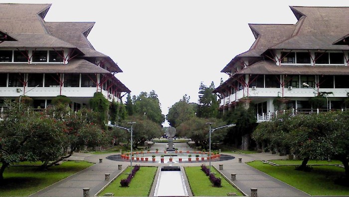 universitas di Bandung