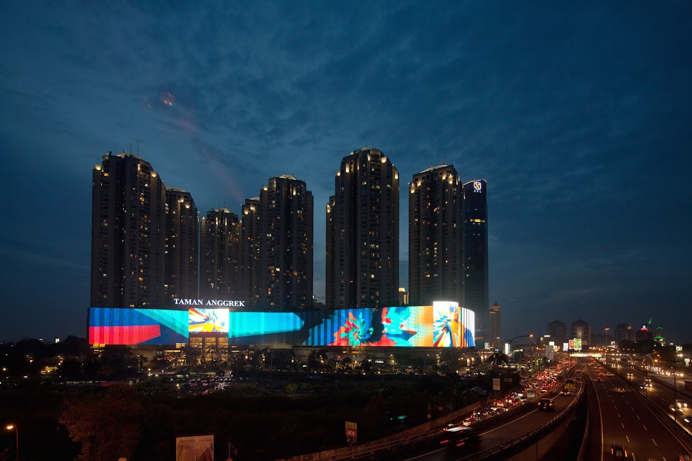 mall dekat apartemen di jakarta