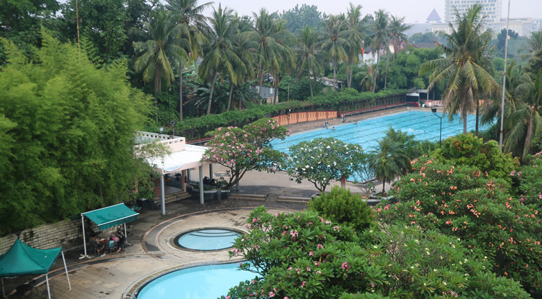 kolam renang di depok