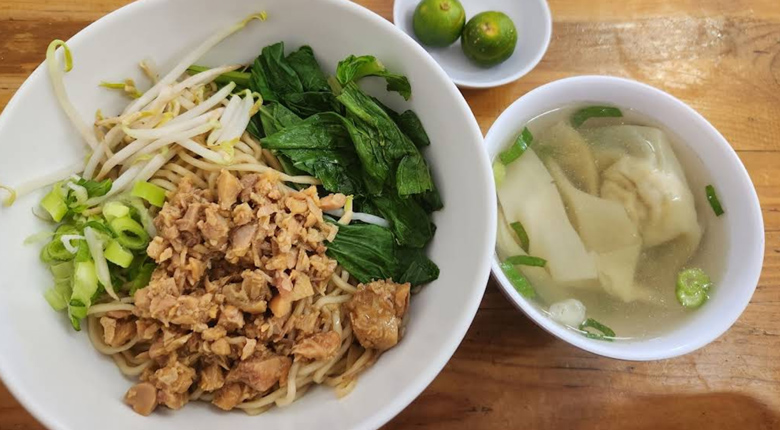 tempat makan dekat stasiun tebet