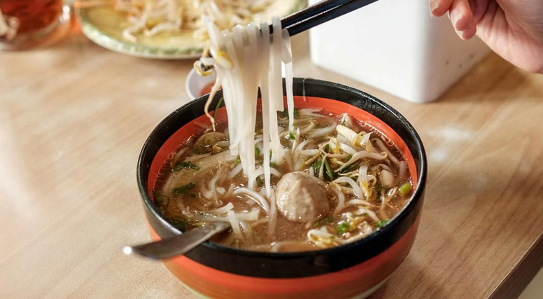 tempat makan dekat stasiun tebet