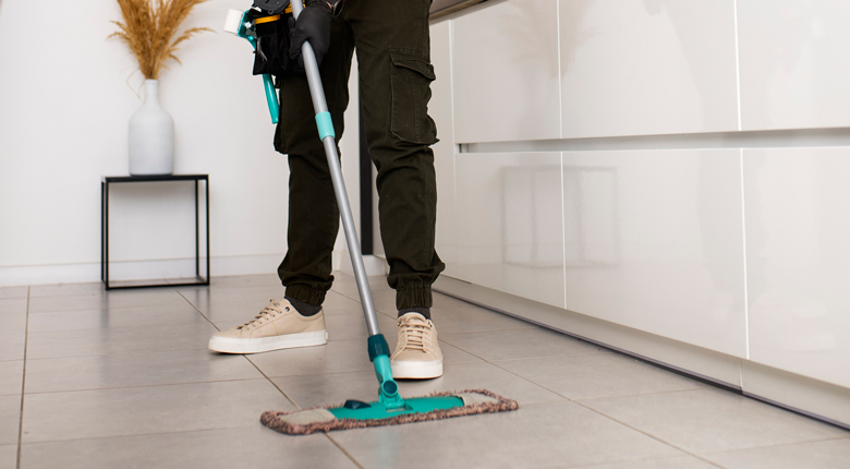 lantai dapur berminyak