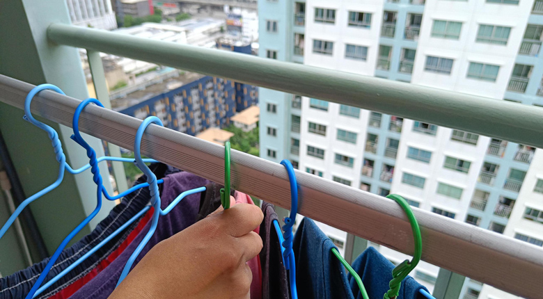 jemur baju di balkon